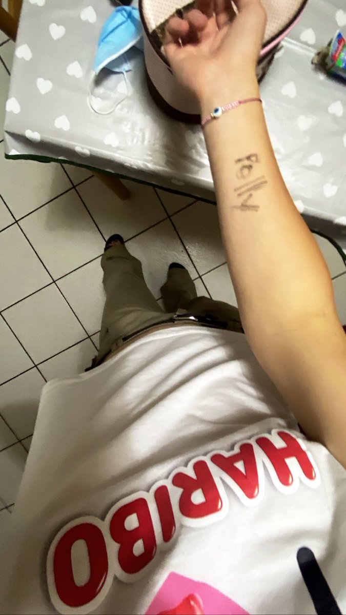 serenarestelli's tweet photo. vado a tatuarmelo ciao https://t.co/gEN5zSyb7z