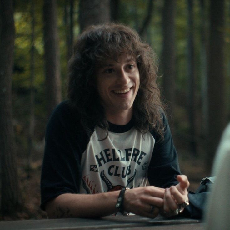 nnoahjames's tweet photo. sacrificed himself to protect a town that hates him. now that’s a hero  #StrangerThings https://t.co/RYXIOjkhre