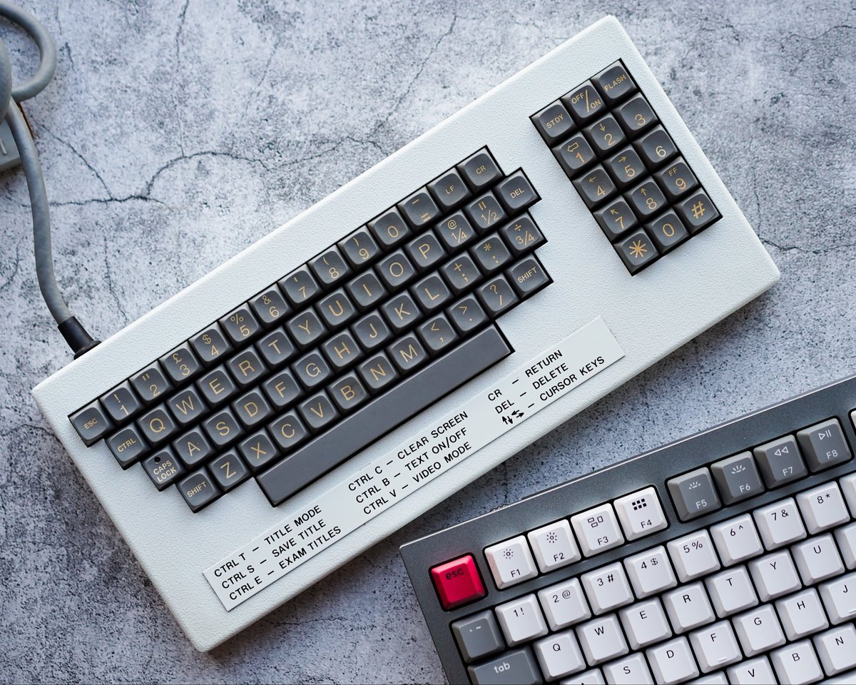 80%サイズの70%キーボード
Keyboard: UK Cherry UB88/0008 [1984年]
Switch: Cherry M8 covered linear switches
Keycap: Cherry ABS doubleshot mini(14.5mm 80％) low-profile keycaps

#KEEB_PD
#KEEB_PD_R103
#vintagekeyboards