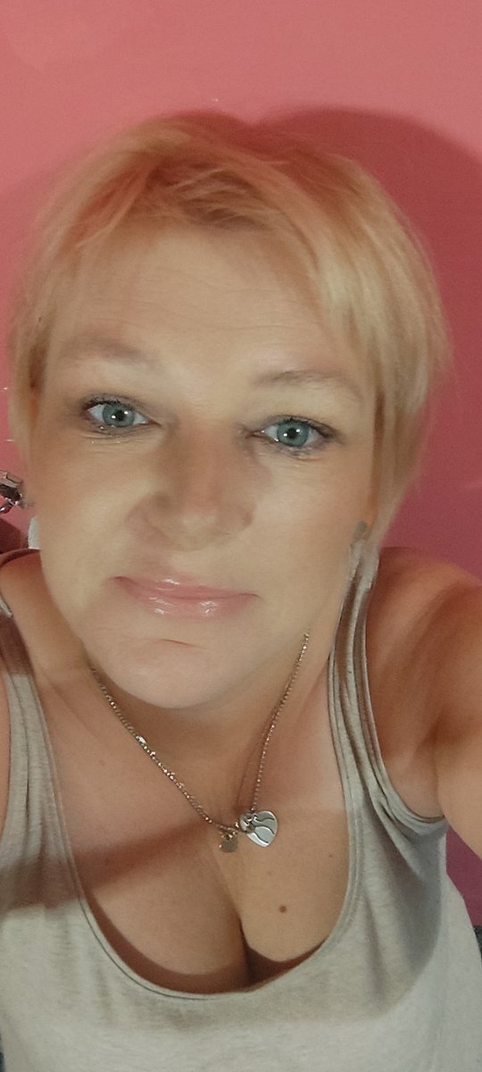 45 yaşındayım arkadaş arıyorum evli olmamı sorun etmeyecek numaramı istesin anlaşalım