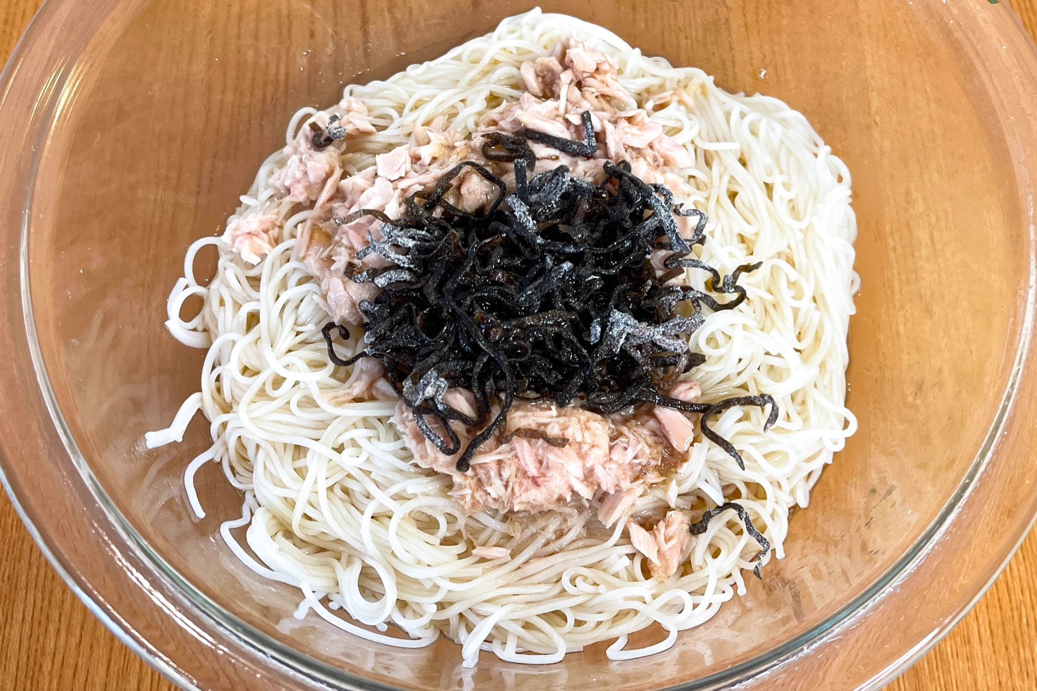 食欲のない日もこれならさっぱり食べられる！？塩こんぶとツナでさっぱりそうめん。