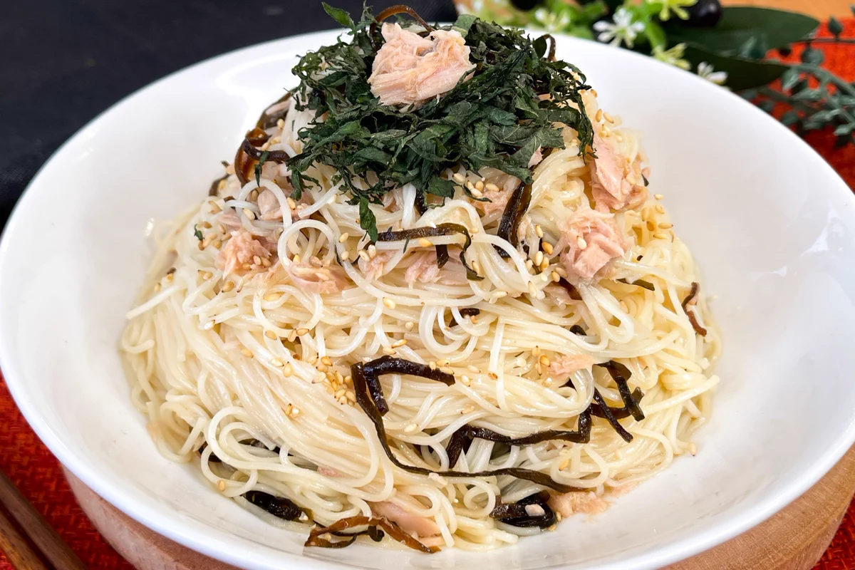 食欲のない日もこれならさっぱり食べられる！？塩こんぶとツナでさっぱりそうめん。