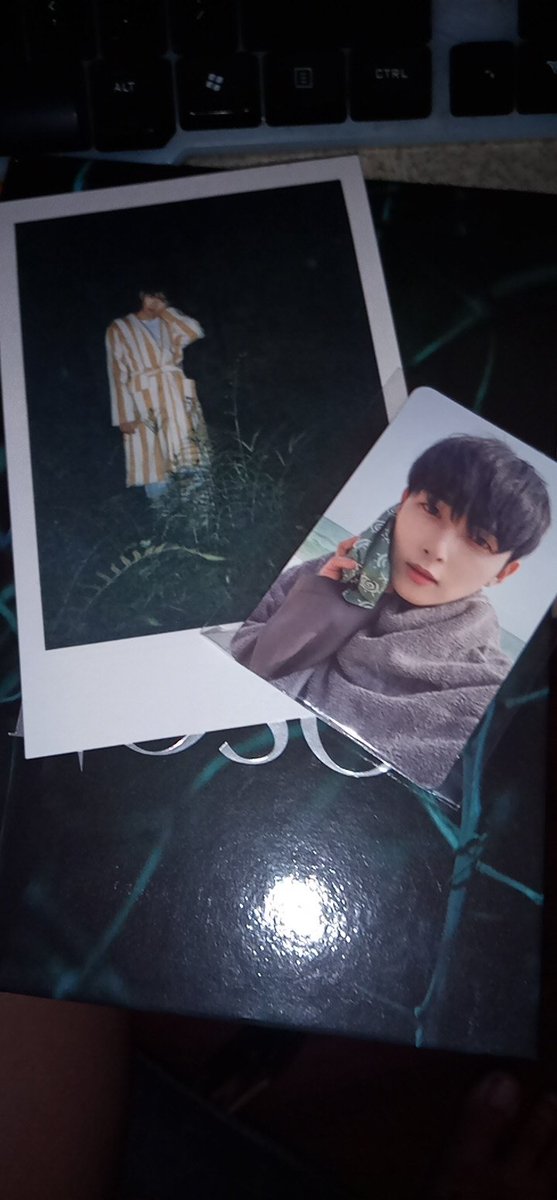 ryeongieee9's tweet photo. MY FIRST KPOP ALBUM 😭😭😭😭😭 DESTINY TALAGA KAMI NI WOOKIE 😭😭😭
THANK YOU LORD🙏💙💙💙 THANK YOU DIN PO KAY ATE @superjunioryeo sa pa-GA💙💙💙,
I LOVE YOU KIM RYEOWOOK ❤️❤️
#AWildRose
#RYEOWOOK
PS. Sorry po medyo excited 😂😂 https://t.co/LuMDkcVBrm