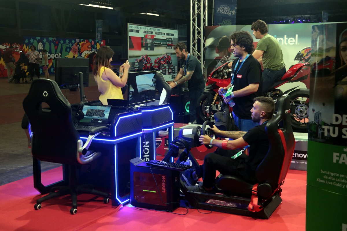 3CatInfo's tweet photo. L'entreteniment de la generació Z es desvirtualitza a Barcelona: dels eSports a Ibai Llanos https://t.co/HmichMZ0st https://t.co/gfThQOfATu