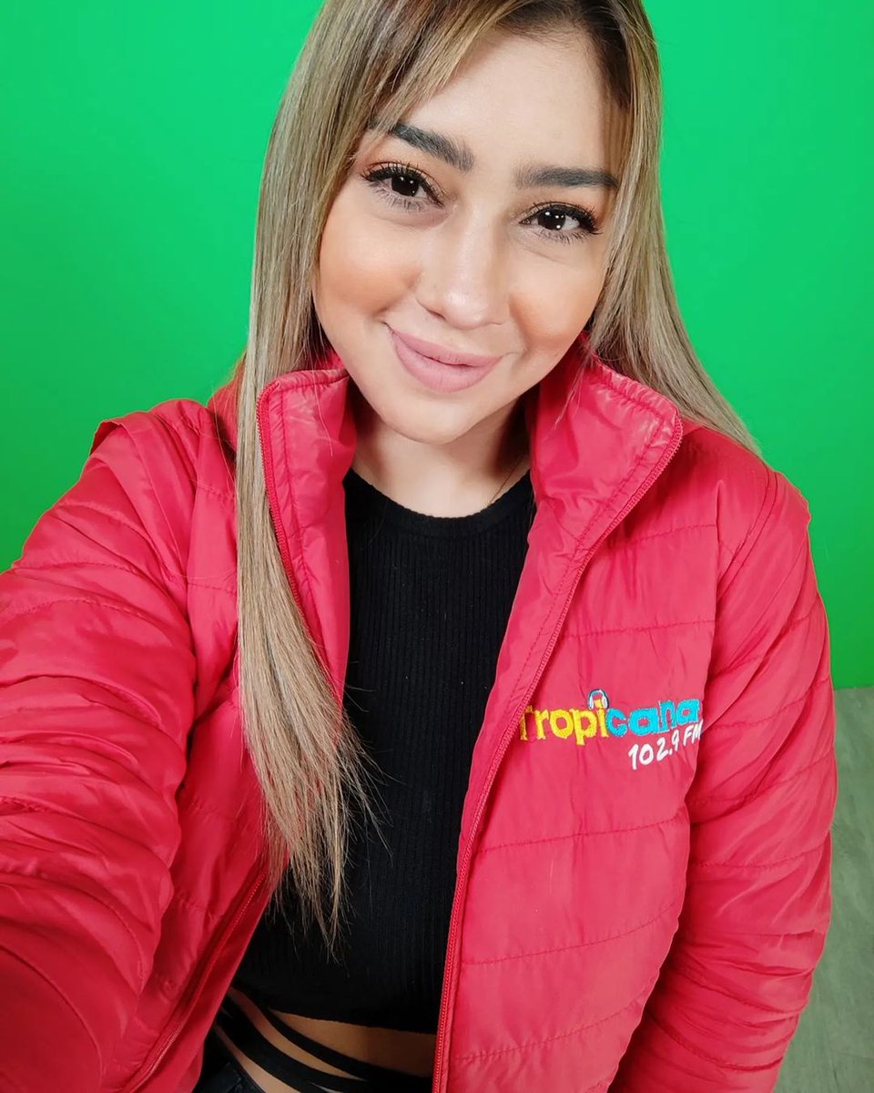 Quién la ve tan inocente. Es <a href="/luchydjradio/">Lucia Molina</a> con la mejor programación de Bogotá.  -->: bit.ly/3GMSZf6