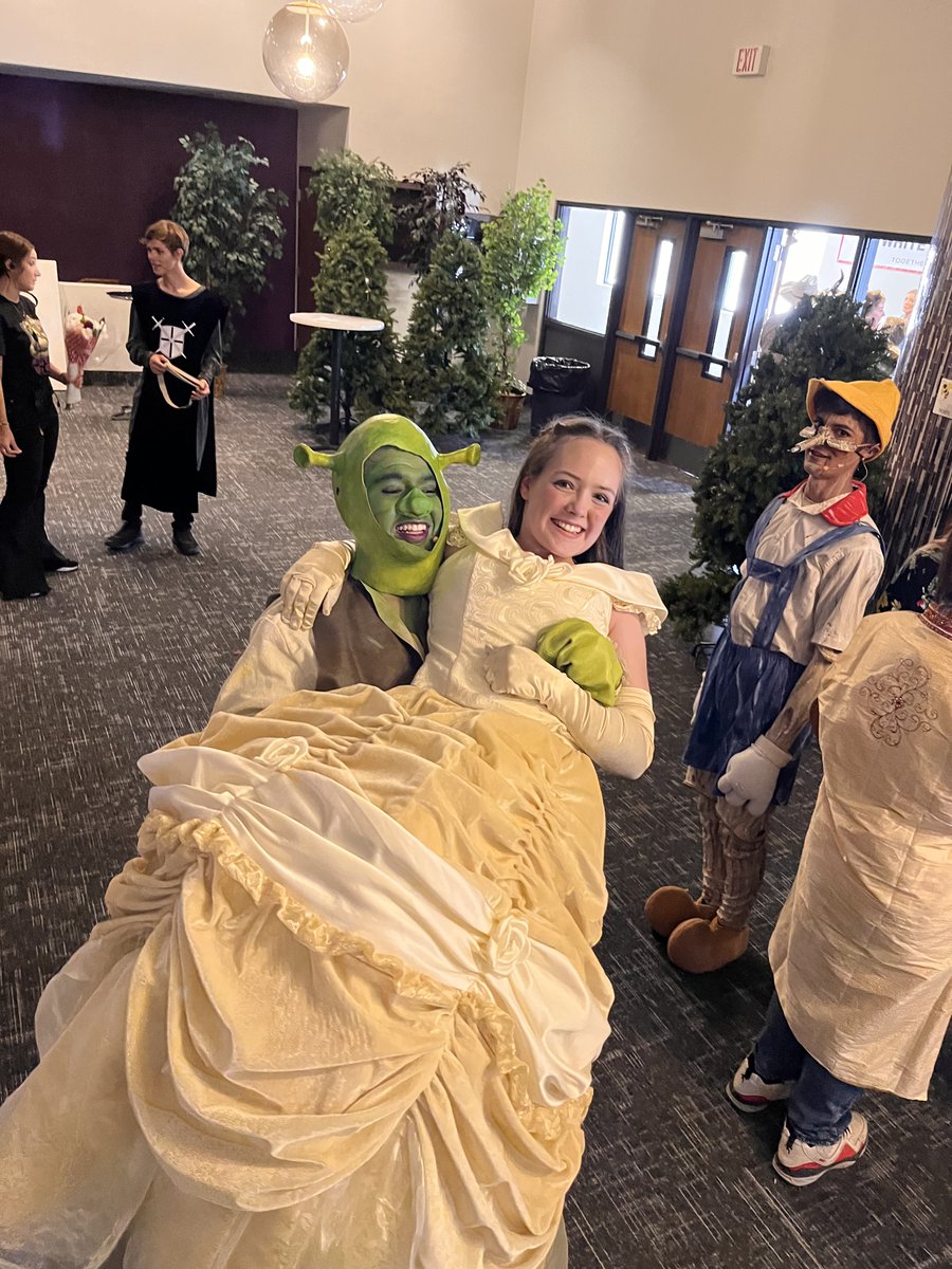 1Creekdoc's tweet photo. Happy Ending with Shrek The Musical https://t.co/OF0EXE9VKp