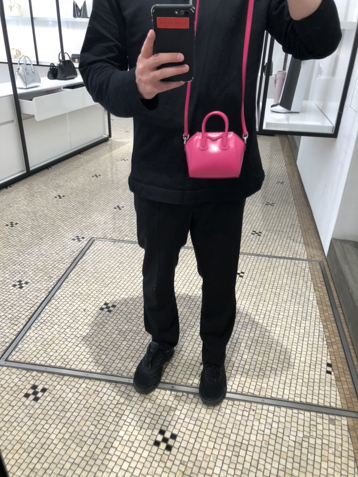 Veronica Vasa on X: It's mine… Micro Antigona neon pink #Givenchy #antigona  #regalo #onomastico #9luglio2022 #ilprimosenzate  /  X