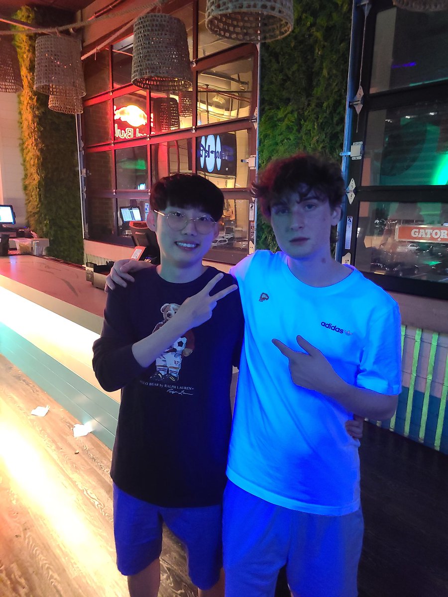 Day 3

Nice day off and I didn't take a lot of pics so here's some bar photos from last night 😛

Also AMF tolerance regressed from 4 to 2 it's doomed 😭