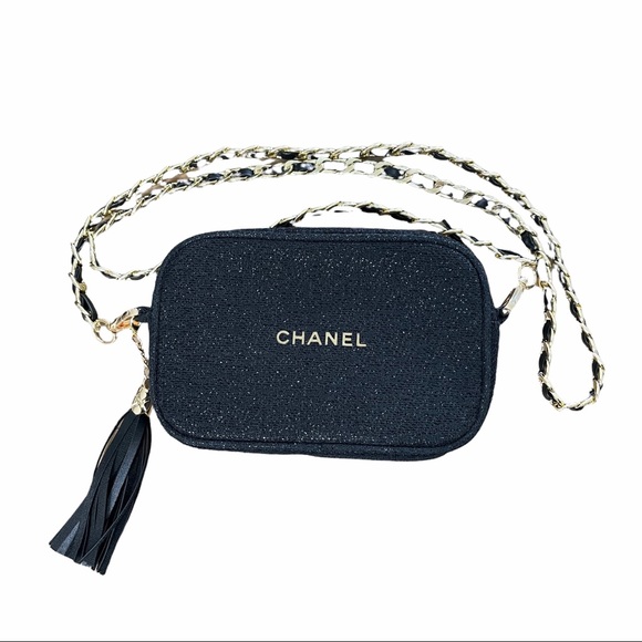 Zyneer_'s tweet photo. So good I had to share! Check out all the items I'm loving on @Poshmarkapp #poshmark #fashion #style #shopmycloset #chanel #luckybrand #dooneybourke: https://t.co/OMrWJTemST https://t.co/CsDtSFzdsU