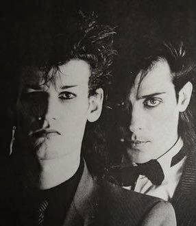 DreamerNoodle's tweet photo. Hate being alive when these two look like old men 😭😭😭 #bauhaus #petermurphy #danielash https://t.co/Yh6EIIuN4e