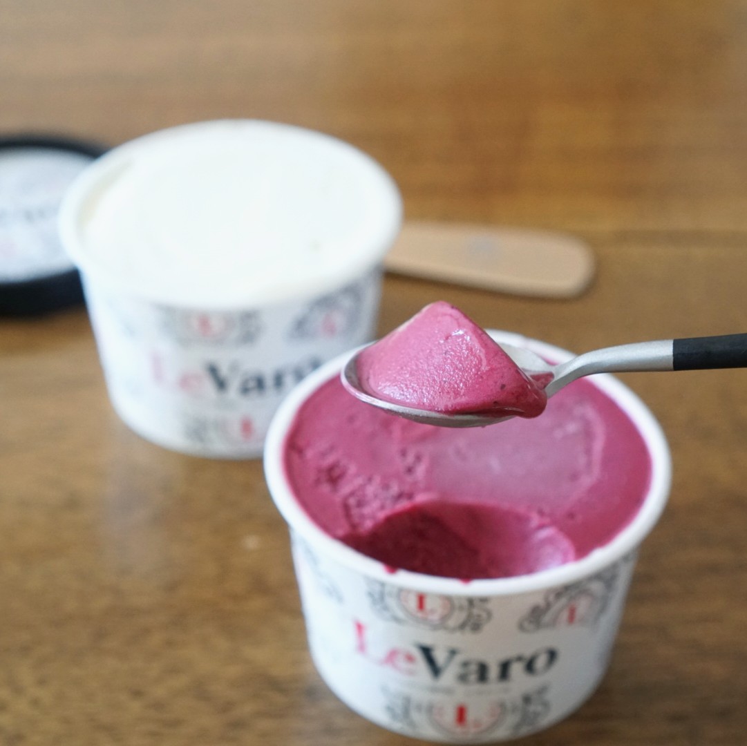 nao0321sapporo's tweet photo. 冷たいスイーツがおいしい今日！🍧冷凍庫にストックしておいた「#LeVaro」のジェラート出動🥳
みるみる溶けるなめらか〜な口どけ🤤お店で食べるのもいいけれどおうちでゆっくり味わうのもいいですね🥰生き返った😆✨
#札幌 #ジェラート #札幌スイーツ https://t.co/ieiLrFSBXX