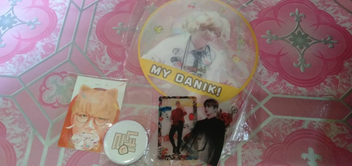 _tkxJS's tweet image. แจกยกเซท ออกค่าส่งเองเซทละ 60 บาท
#WANNAONE #ตลาดนัดวนว #ตลาดนัดWANNAONE #ตลาดนัดDANITY #คังแดเนียล #daniel #KANGDANIEL #LAIKUANLIN #kuanlin #ควานลิน #ไลควานลิน #위아이 #WEi #김동한 #KIMDONGHAN