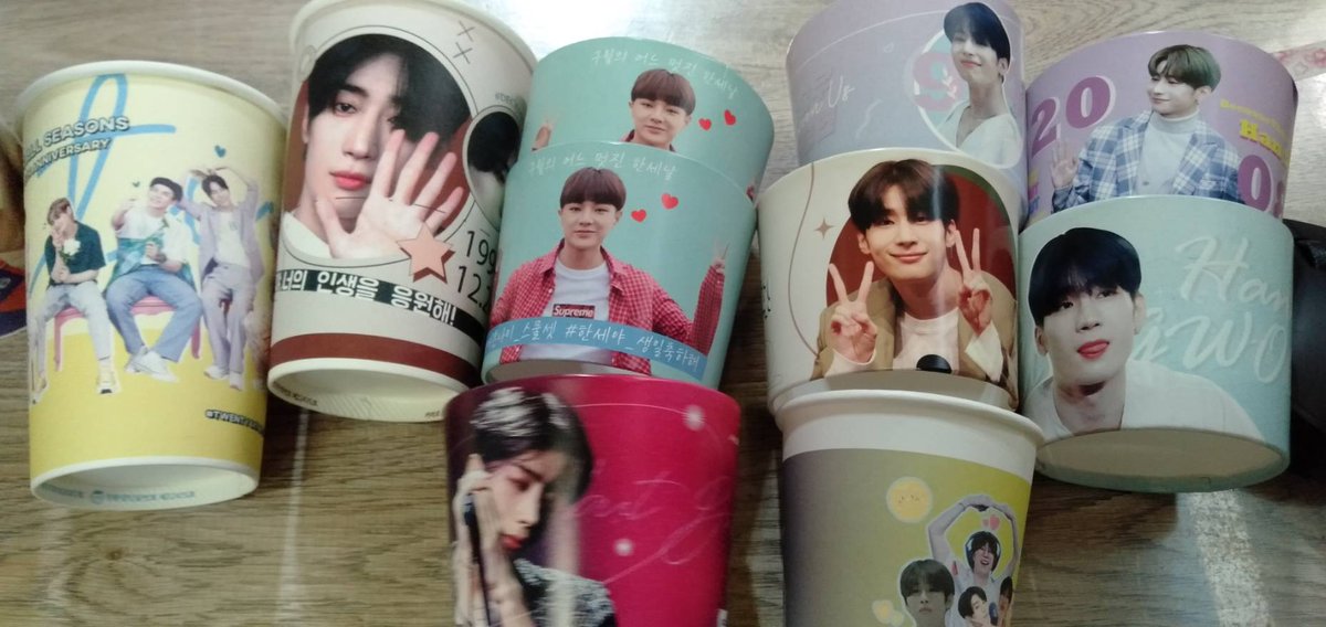 _tkxJS's tweet image. แจก คนละ 2 ชิ้น
ออกค่าส่งเอง 50 บาท รับเพิ่ม +10
แพคใส่กล่อง ให้ของแถมที่ได้จากคาเฟ่คละๆไปให้นะครับ
 #hanseungwoo
#woodz  #DOHANSE #HANSE #ALICE
#VICTON
#Hanseungwoo #x1