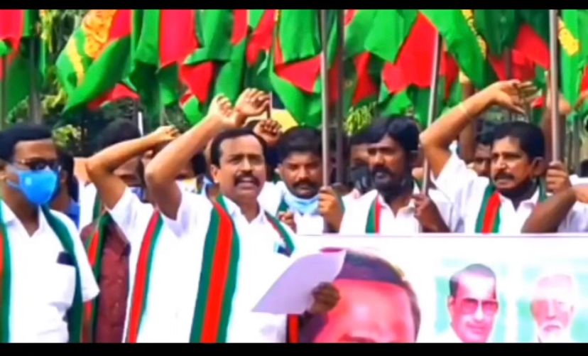 வேளாளர் பெயர் பிரச்சனை என்பது காலை சுற்றிய பாம்பை போன்றது ,காத்திருந்து காத்திருந்து கொத்துவோம்
#VellalaGounder_Against_BJP 
#ByeByeModi