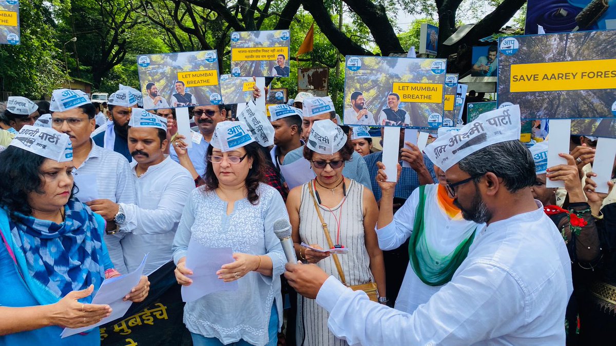 mid_day's tweet image. Green activists protest to save Aarey forest; police beef up deployment 

📸 Shadab Khan 

#SaveAarey #AareyForest #AareyCarShed #AareyColony #Mumbai
