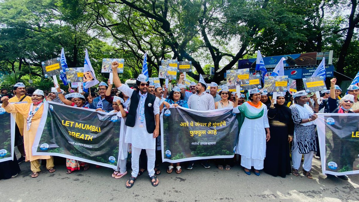 mid_day's tweet image. Green activists protest to save Aarey forest; police beef up deployment 

📸 Shadab Khan 

#SaveAarey #AareyForest #AareyCarShed #AareyColony #Mumbai