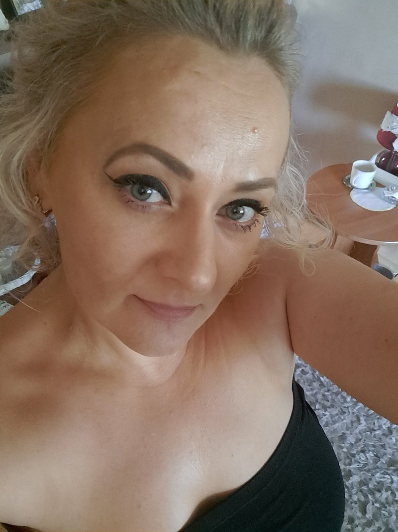 40 yaş üstü bir biriyle sevgili olurmusun? güvenilirsen bana msj yaz. boşum geceye kadar ne dersin?