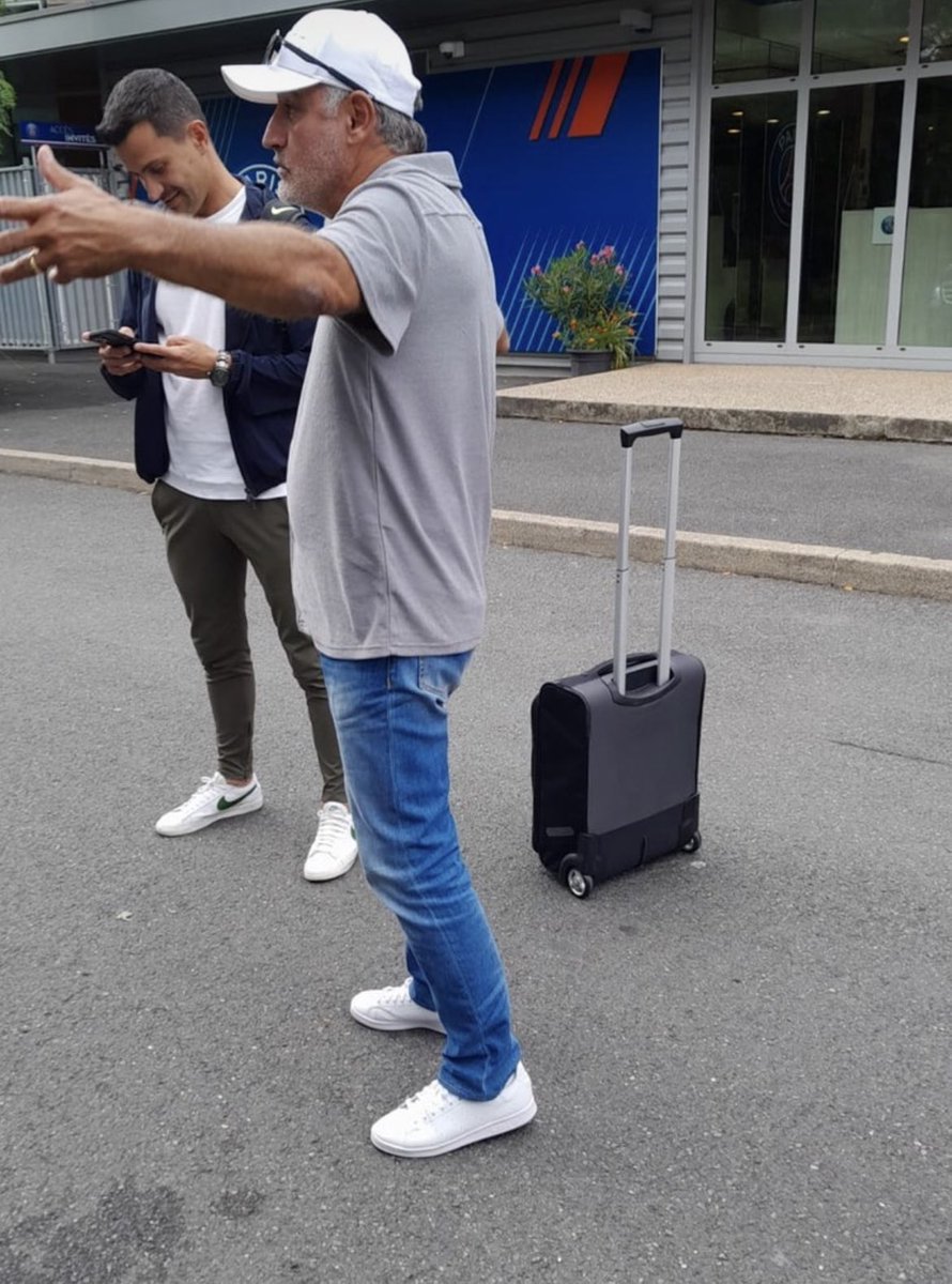 DeadlineDayLive's tweet photo. 🚨 Christophe Galtier was at Camp des Loges yesterday to finalise his PSG appointment. 

(📸 IG/ jaakap) https://t.co/vRAmJWcScS