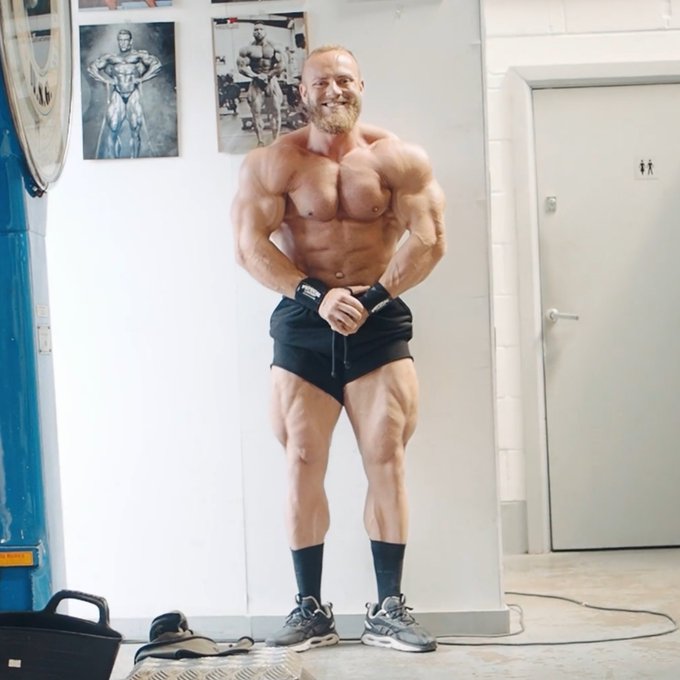Professional shot from my latest YOUTUBE video 🖤💪🏽🔥 https://t.co/T3zMKPaIvx<a href="/tag/musclegods"class="tags"><span>#musclegods</span></a>