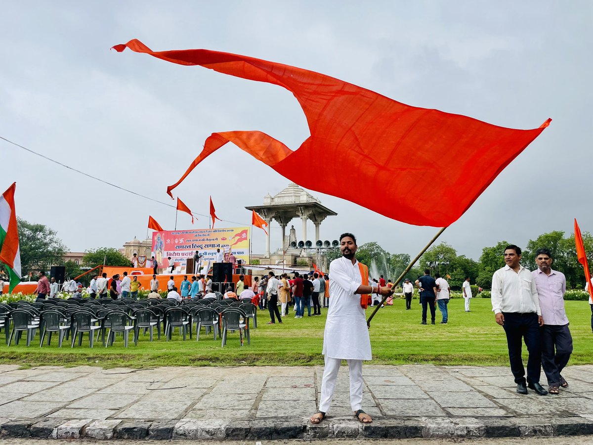 जयपुर के स्टैच्यू सर्किल पर कन्हैया लाल की निर्मम हत्या के विरोध प्रदर्शन में उमड़ा जन सैलाब 
#UdaipurTerrorAttack #KanhaiyaLal #Udaipur #कन्हैयालाल_के_हत्यारों_को_फांसी_दो 
#Rajasthan