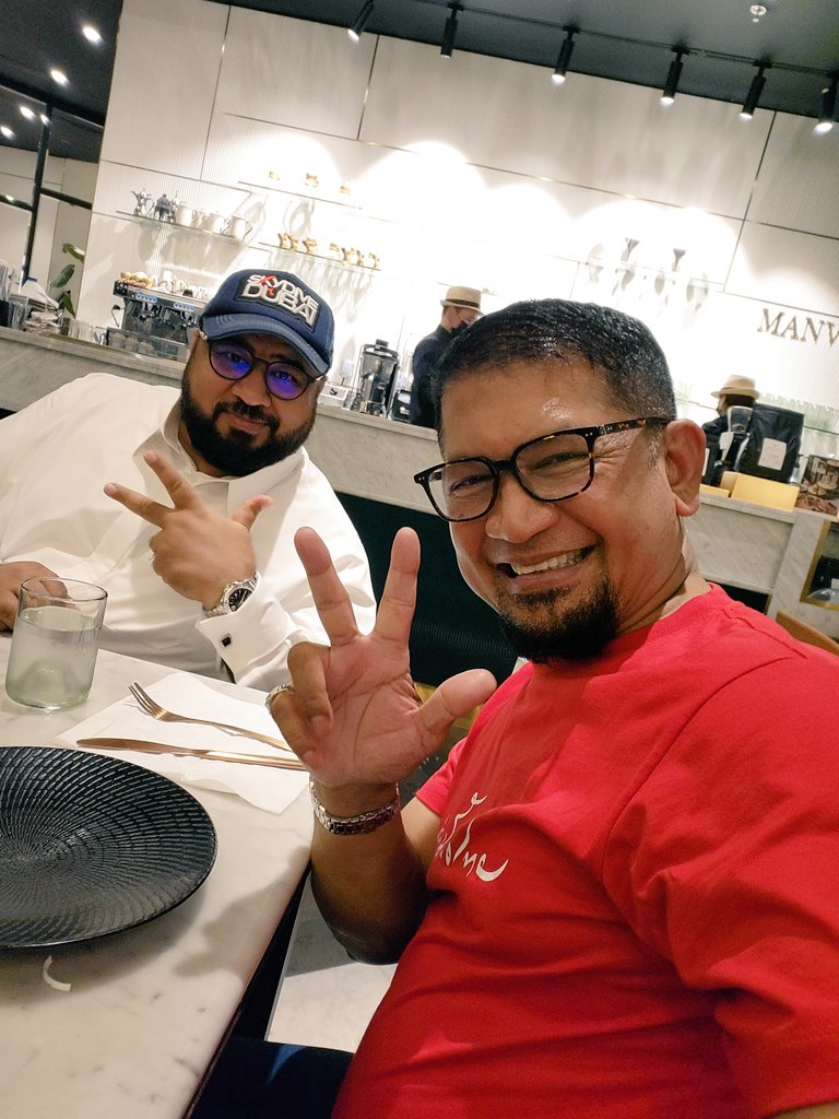 lungbung's tweet photo. "พรุ่งนี้เพื่อไทย ในดูไบมอลล์"
Tomorrow Pheu Thai in Dubai Mall Dubai UAE
#teamchart #Dubai https://t.co/paNaSEN3Yy