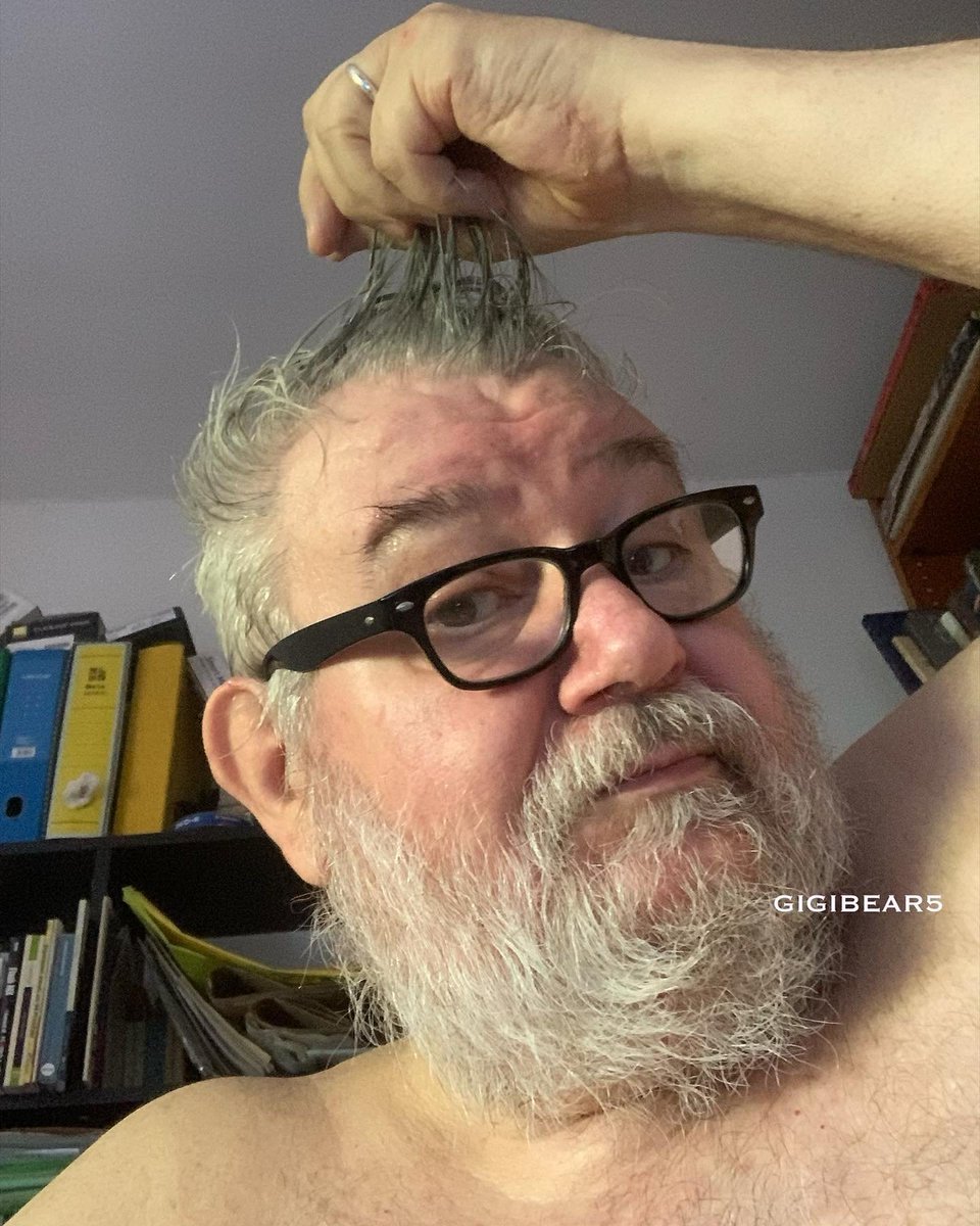 Gigibear5Gigi's tweet photo. La doccia mattutina aiuta il morale - morning shower helps the mood #bear #beard #daddy #daddybear #bearlife #bearstyle #beardoby #uominidipeso #bodypositivity #ageisjustanumber #loveistheanswer #loveislove #lgbt #picsbybears #portrait #selfie #panza #sunday #weekend #havefun https://t.co/Buh3CurFQM