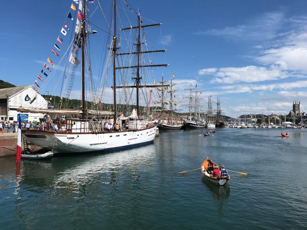 [#EolienEnMer] Tout au long du week-end, les équipes du parc @EolienMerFecamp sont sur le port de #Fécamp à l'occasion de Grand'Escale ⛵️! ⚓️Très heureux de participer à ce grand événement #maritime et de répondre aux questions des visiteurs sur le projet