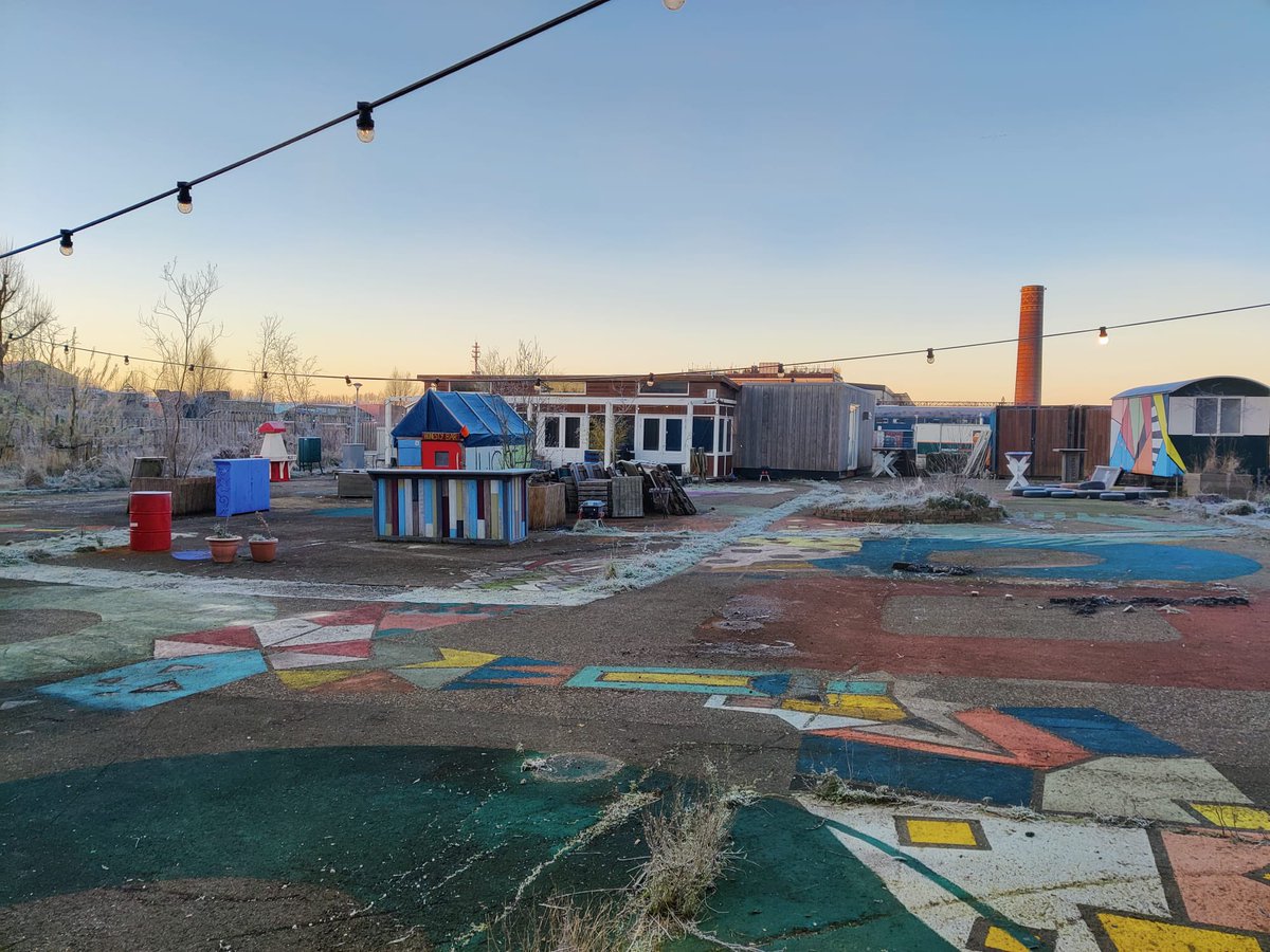 PeterHutten's tweet photo. Na drie jaar een grote organische transitie van het terrein @luchtstroomgro @suikergroningen met de plaatsing vd eerste industriële gebouwen @fijnwonen uit fabriek @Heerenveen. Straks werken in een broedplaats van vernieuwing in de bouw in Nederland. https://t.co/NB4PPRL9g9