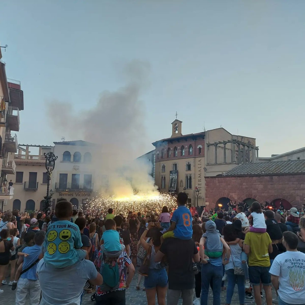 pep_busquets's tweet photo. Quin gran inici d'Escaldàrium! Ahir vam vibrar amb el Templàrium i el Concertàrium.
#escaldarium22 @diablescaldes @BombersCaldes #LaForca @AjCaldesMontbui https://t.co/kyiE3xZkmi