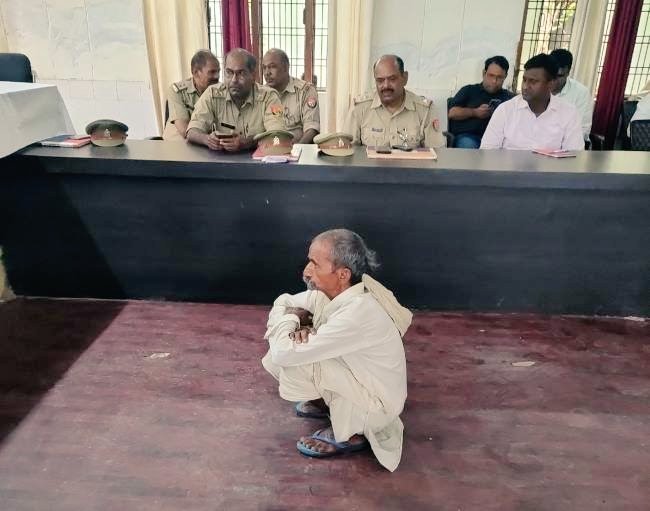 इन बाबा से भी किसी ने कहा होगा - 'देश के मालिक आप ही हो, हम तो सेवक हैं'

तस्वीर: दैनिक जागरण