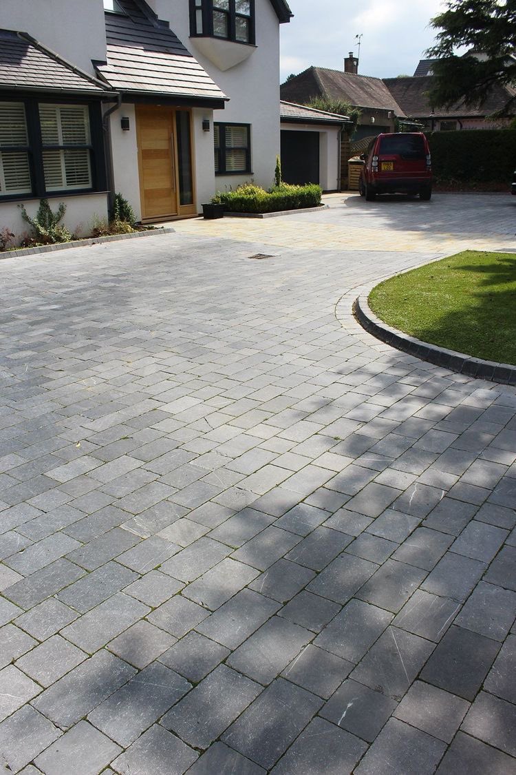 amvicoltd's tweet photo. The entire front of this wonderful property and driveway was renovated. Looking for something similar ? Just  📞  us on 020 8050 4656 to speak to our experts. #amvico #amvicoltd #amvico #driveway https://t.co/54IOGb6x7c