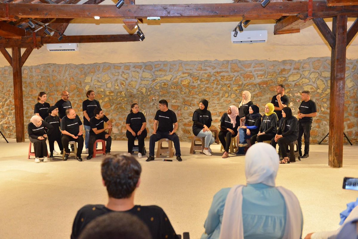 UNDPinTunisia's tweet image. 🙋🏻‍♀️🙋🏻‍♂️Citizens from Djerba and Zarzis take part as SpectActors in the first #SDG16 Forum, using theater to discuss and enrich findings of the #SDG16 report produced by civil society from Medenine 🇹🇳, with support from @PaysBas_TN, and in collaboration with @UNDPAccLabs.