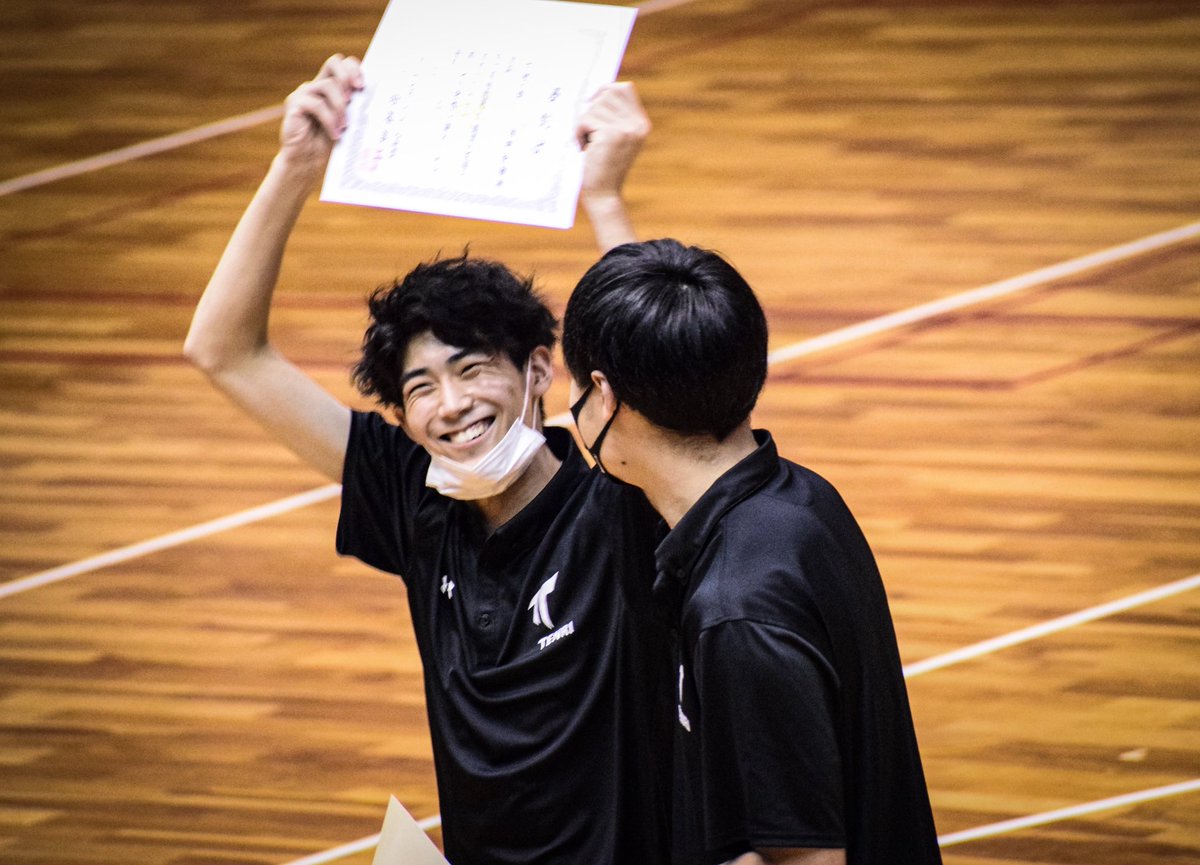 ice_koooo's tweet photo. ベストスコアラー賞おめでとうございます！！！🏆✨

#天理大学男子バレーボール部
#酒井秀輔 選手 https://t.co/BkDb1uQQb8