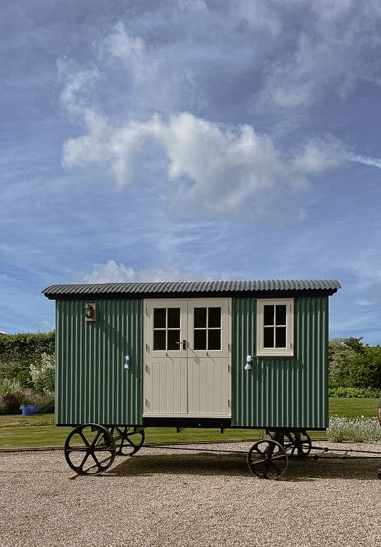 dorset_hutmaker's tweet photo. The very latest delivery that was (as they all are!) an absolute pleasure to create. 

A traditional style shepherd's hut that already looks beautifully at home in the Dorset countryside and that's even before being moved into it's final position 😊

Happy Sunday all! https://t.co/Av4yOU1tg9