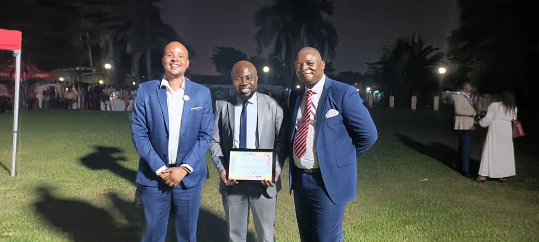 Retour sur la remise des diplômes aux 100 #jeunes pages d'espoir de la #RDCongo, 3ème édition, organisée par <a href="/100jpe/">100jeunesPagesdEspoir</a>. #100jpe #100jpe2022 <a href="/RienSlesFemmes/">Rien sans les Femmes</a> <a href="/AfyMalungu/">Afy Malungu</a> <a href="/LorenceKabasele/">StopChildMarriage</a> @OrnyKeiffa <a href="/ONUFemmesRDC/">ONU Femmes RDC</a> <a href="/airtelrdc/">Airtel RDC</a> <a href="/b_onetv/">B-One Télévision</a> <a href="/annytenga/">ANNY  T. MODI</a> @Chrisbalembo <a href="/MbawaVincent/">Vincent Mbawa</a> <a href="/BussaGael/">Gael BUSSA</a>