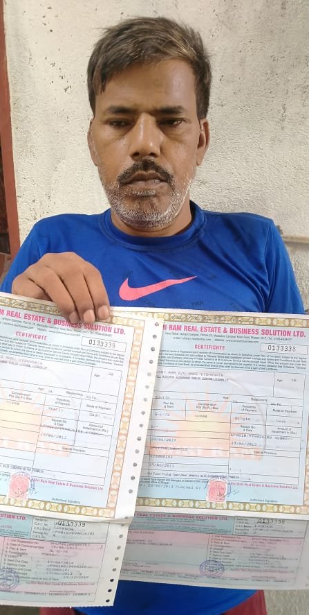 yuganternews's tweet image. प्रधानमंत्री जवाब दें!
दिल्ली के अलावा और कौन कौनसे राज्यों में हैं #Buds_Act2019 के तहत गठित सक्षम प्राधिकरण, कहाँ हैं स्पेशल कोर्ट और कहां 2 दर्ज हो रही हैं एफआईआर!
बाइकबोट हैलोटैक्सी ही नहीं सहारा पर्ल्स और राधामाधव जैसी हजारों कम्पनीज ने की है ठगी, कब होगा भुगतान
@PMOIndia