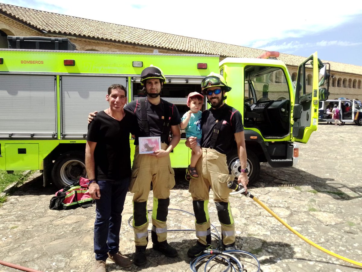 Asc_SONRISAS's tweet photo. Gracias una vez más a todos por el día de ayer  @ciudadeladejaca gracias por poner sonrisas...
Gracias a cada miembro de las Fuerzas y Cuerpos de Seguridad, Fuerzas Armadas y Emergencias de la zona, institución, familia, empresa por hacerlo posible @ningu_ninosin @AytoJaca https://t.co/Jv2sGNTkMp