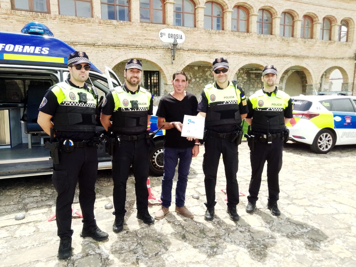 Asc_SONRISAS's tweet photo. Gracias una vez más a todos por el día de ayer  @ciudadeladejaca gracias por poner sonrisas...
Gracias a cada miembro de las Fuerzas y Cuerpos de Seguridad, Fuerzas Armadas y Emergencias de la zona, institución, familia, empresa por hacerlo posible @ningu_ninosin @AytoJaca https://t.co/Jv2sGNTkMp