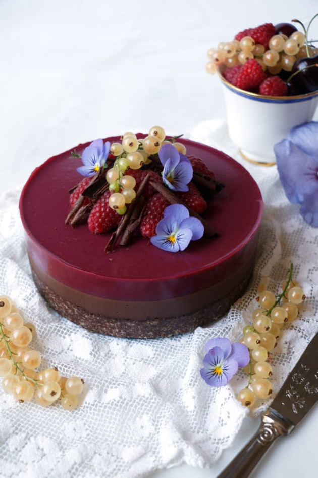 DreamyTechGirl's tweet image. CHOCOLATE RASPBERRY BAVAROIS (VEGAN &amp;amp; GRAIN-FREE)! recipe @ nirvanacakery.com/chocolate-rasp…