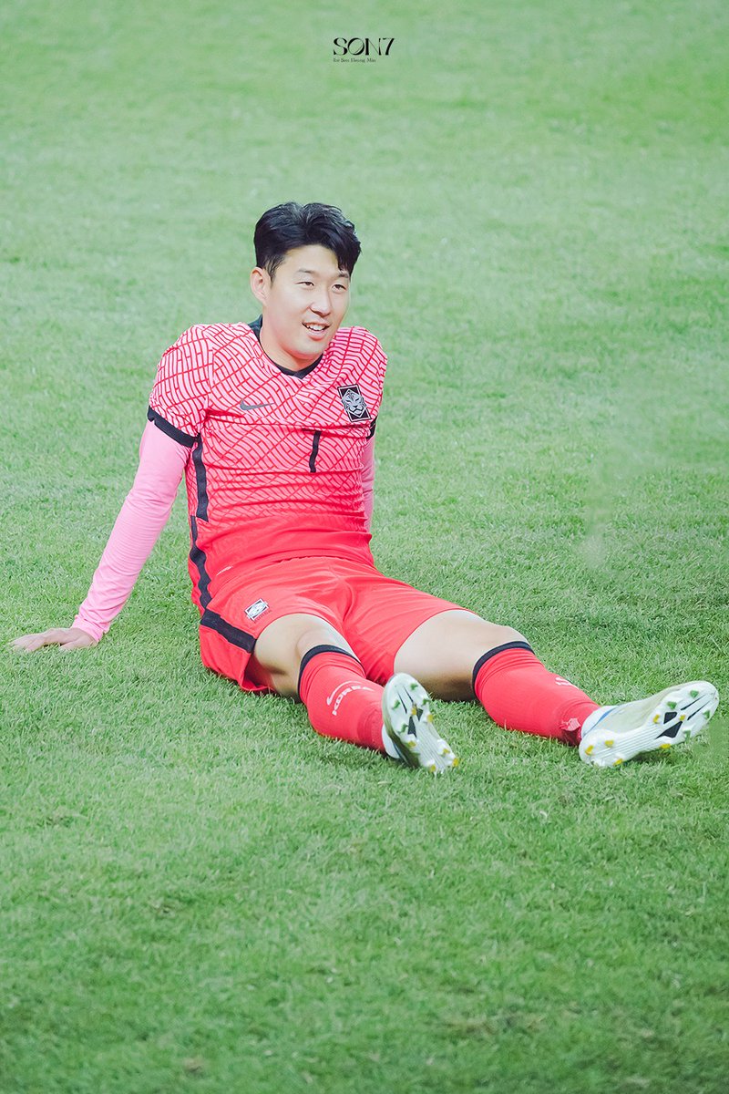 SON7_920708's tweet photo. 220614 대한민국 vs. 이집트

하얗게 불태웠어.

#손흥민 #Sonny https://t.co/CbbpOEXZih