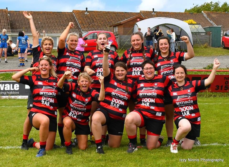 Penryn ladies 7s squad won the first ever women’s competition at the Sam 7s tournament <a href="/RedruthRugby/">Redruth Rugby</a> yesterday. Winning three games from three!!