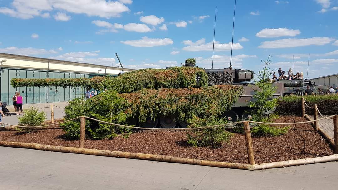 MMaenpaa1's tweet image. This is how #tanks should be always shown to public. This #bundeswehr #Leopard2A7V of PzBtl393 at open house in Bad Frankenhausen. 👏👏👏 
#tanktwitter 
📸 Robert Pohle,FB