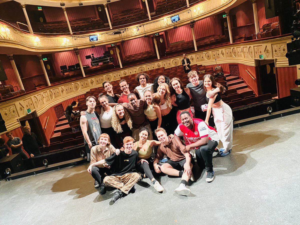 Such extraordinary work from this company of next level talent yesterday. The #BugsyMalone national tour has officially begun previews and I can’t wait for you to see it! Big shout out to the dance department <a href="/LeannePinder/">Leanne Pinder</a> <a href="/WillJayLucas/">Will Lucas</a> @e_bacallahayes ❤️🥊❤️🥊❤️🥊❤️🥊