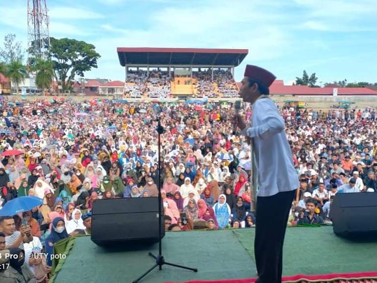 UASAbdulSomad's tweet photo. Dirgahayu Kota Pariaman ke-20.
- Wisuda tahfizh gratis.
- Anak Autis dan Tuna Netra Hafizh 30 juz.
- Pendidikan gratis SD, SMP, SMA, SMK dan beasiswa mahasiswa berprestasi.
- wisata halal. https://t.co/1181ngCzYk