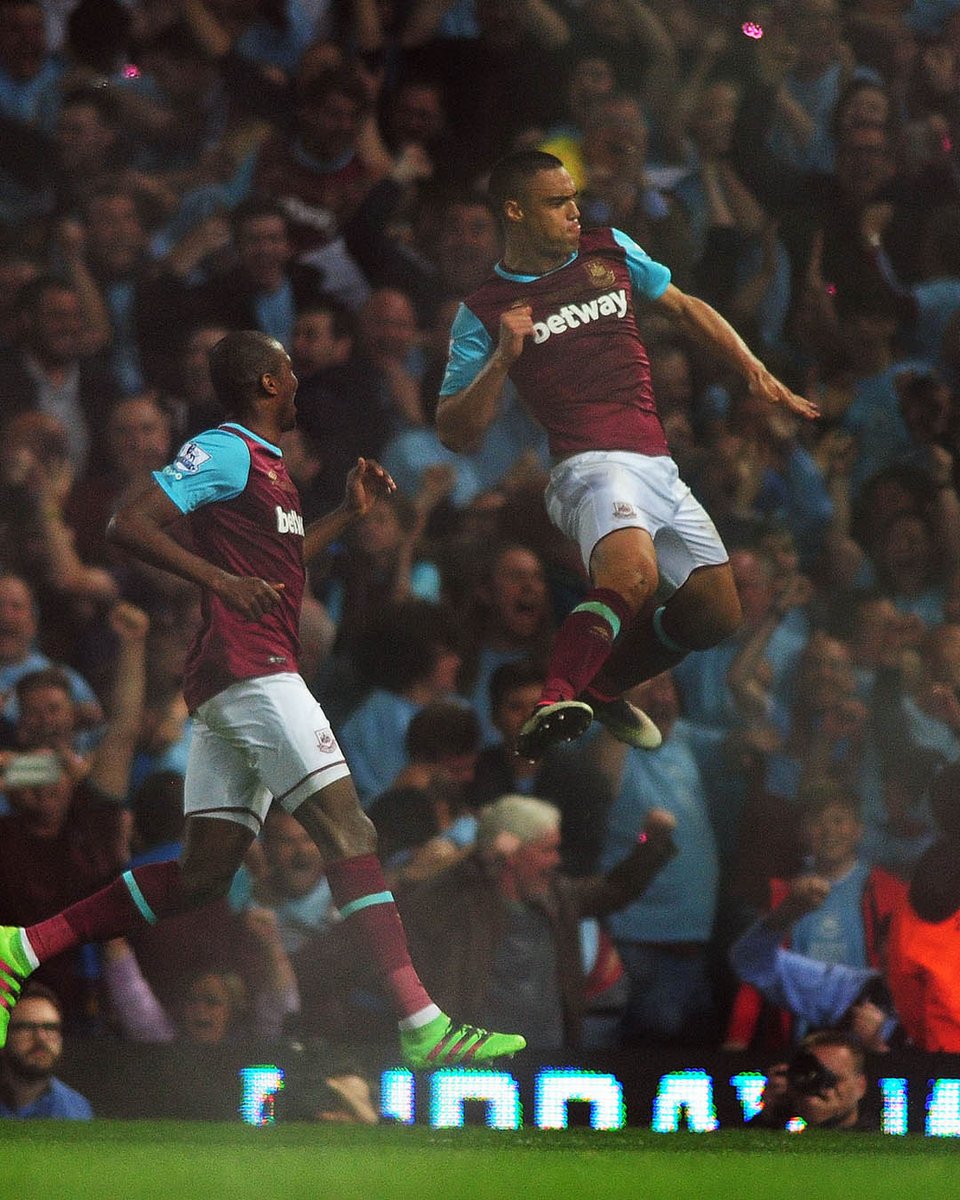 Wishing @WinstonReid2 a very happy birthday today! 🎈🎉