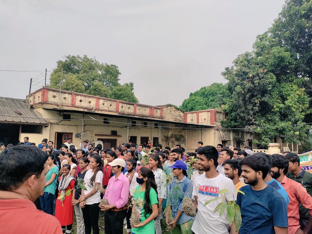 DeptBhu's tweet photo. वन महोत्सव माह कार्यक्रम के तहत काशी हिंदू विश्वविद्यालय राष्ट्रीय सेवा योजना के तत्वावधान में आज काशी हिंदू विश्वविद्यालय के गौशाला परिसर में वृक्षारोपण और श्रमदान का वृहद कार्यक्रम आयोजित किया गया @VCofficeBHU @directoragbhu @_NSSIndia https://t.co/KSLqCZ4B4t