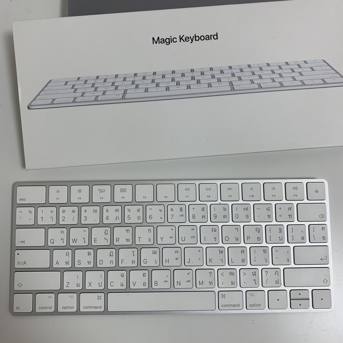 JaynJn_o_o's tweet photo. ส่งต่อ Apple Magic Keyboard ราคา 2000 รวมส่งค่ะ ข้างหลังมีรอยนิดหน่อย ไม่มีผลต่อการใช้งาน อุปกรณ์ข้างในกล่องไม่เคยแกะใช้ สนใจดีเอมมาสอบถามได้เลยค่าา
#คีบอร์ด #คีบอร์ดมือสอง
#AppleMagicKeyboard #ไอแพด #ไอแพดมือสอง #ไอแพดมือ2 #ไอแพดเพื่อการศึกษา https://t.co/sMziSOoiUm