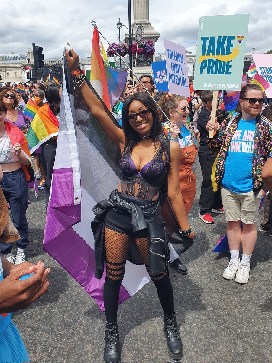 Yes I'm asexual. Yes I marched in the #PrideInLondon parade. Yes I did it dressed like this. Yes aces are part of the LGBTQIA+ community! Stay mad because we're not going anywhere. 🏳️‍🌈💜♠️

#ThisIsWhatAsexualLooksLike