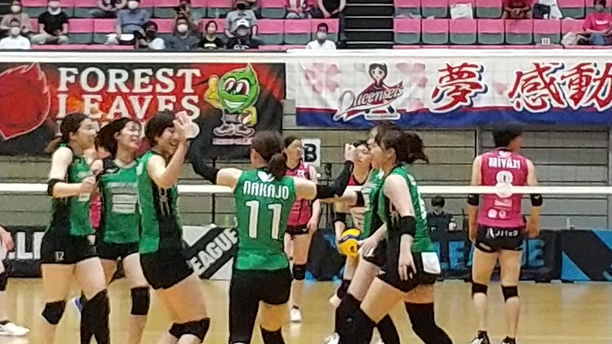 forest_kumamoto's tweet photo. サマーリーグ 3日目🏐

VS  #ヴィアティン三重 
セットカウント 0-2
①19-25 ★
②24-26 ★
悔しい結果となりましたが、今後更に成長できるよう励みたいと思います‼️

今大会の関係者の皆様、ご尽力いただきありがとうございました🙇‍♀️
また、3日間沢山の応援を本当にありがとうございました‼️ https://t.co/4FCPKQJegb