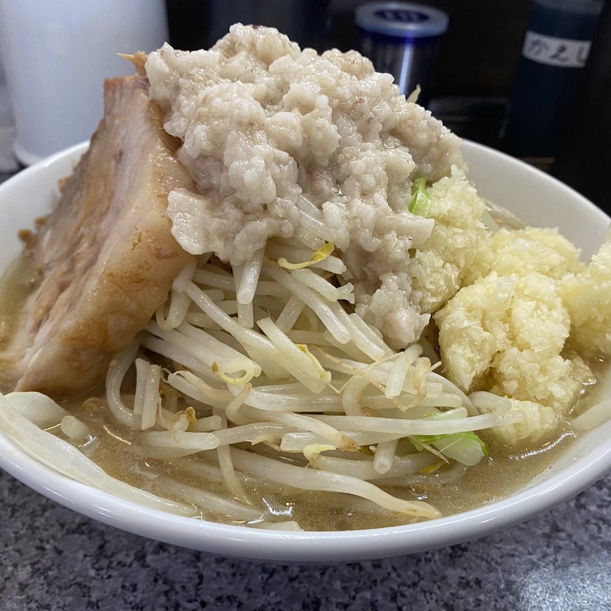 相生市に新規オープンされた『ラーメン 天』さん♬ 「小ラーメン」に“チーズ”トッピング‼︎ “ヤサイ ニンニク アブラ”全部増し 兵庫県相生市那波本町7-5 ※駐車場は道向かいです‼︎